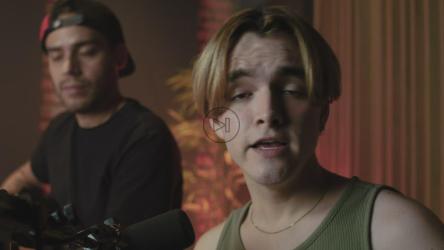 Pair of musicians singing a song, guitar and voice[4K免费商用]