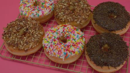 六个不同口味的上釉甜甜圈[免费商用]