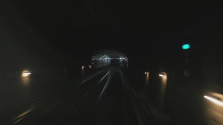 地铁列车驶向光明[4K]