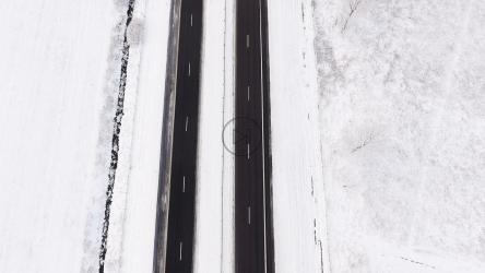 冬天的高速公路[]