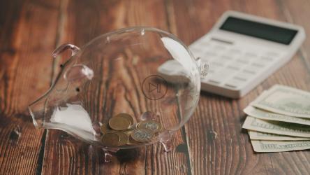 水晶小猪里的硬币[]