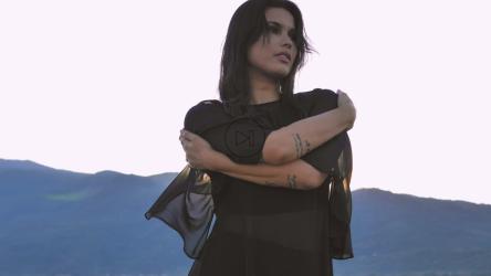 户外摄影中的女模特[免费商用]