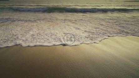 海浪抵达海滩[免费商用]