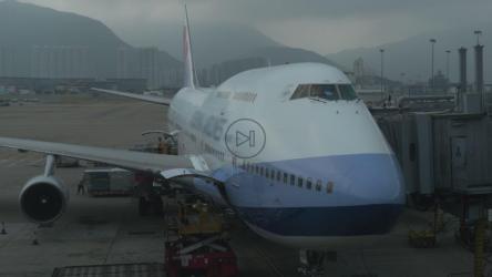 把货物装上大飞机[]