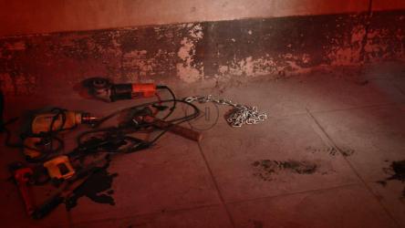 一堆沾满鲜血的酷刑武器[免费商用]