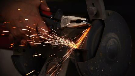 在机器上抛光金属[]