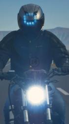 摩托车手近距离快速行驶[免费商用竖屏]