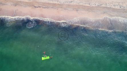 一家人在海滨游泳[4K]