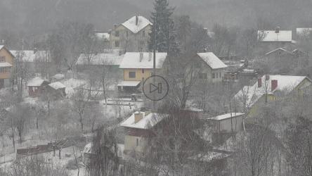 降雪期间的房屋[]