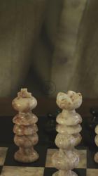 棋盘近景下的国际象棋游戏[免费商用竖屏]