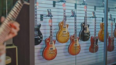 天才吉他手熟练试用电吉他[免费商用]