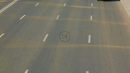 汽车驶过高速公路[]