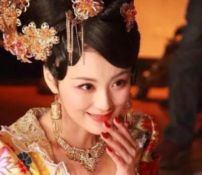 冯小怜是天生尤物，杨坚为何坚持将她送人？