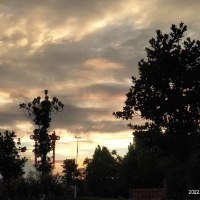 【伤感】88年伤感句子（1998年悲伤的句子）