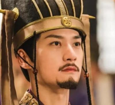 周宣帝死后杨坚为何能独揽北周大权？他是如何做到的？