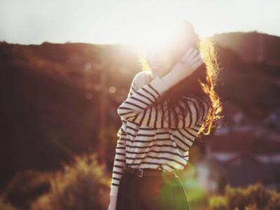 【经典】开学微信发照片文案可爱（开学微信朋友圈合影文案）