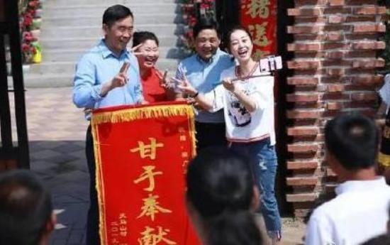 《鲜花盛开的山村》_第19集_分集剧情