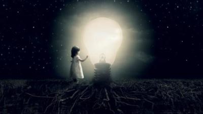 【爱情】金钱爱情事业都耽误的文案（钱与爱情的文案）