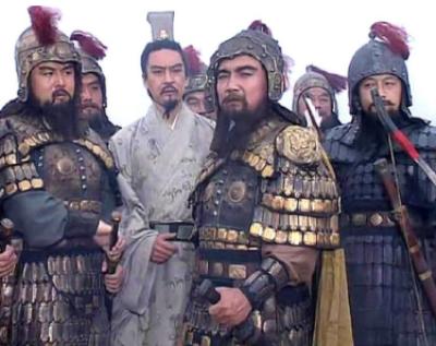 权力与生存的抉择：张绣投降曹操的历史解析