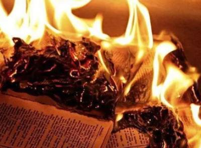 梁元帝江陵焚书发生在什么时候？他为什么这么做？