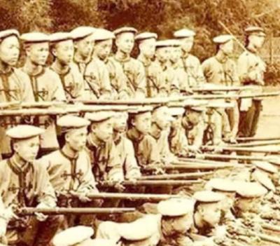 清朝晚期新军的编练及其影响，主要分为几个阶段？