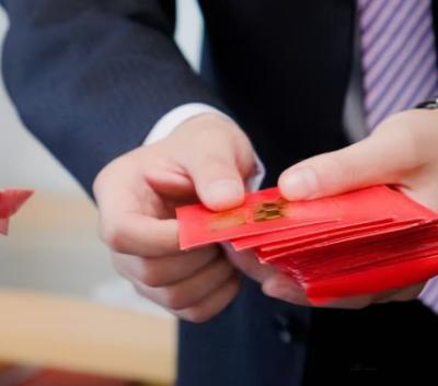 压岁钱与新年红包：文化差异与习俗传承