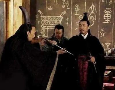 越王勾践赐剑文种自杀：一场权力与忠诚的较量