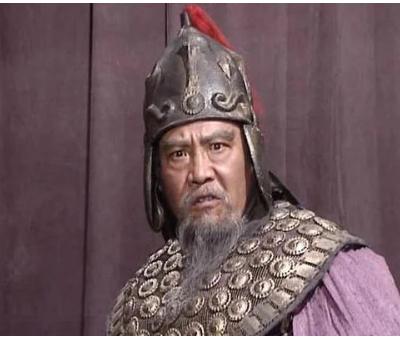 黄盖在赤壁之战中是什么表现？未被提升的原因是什么？