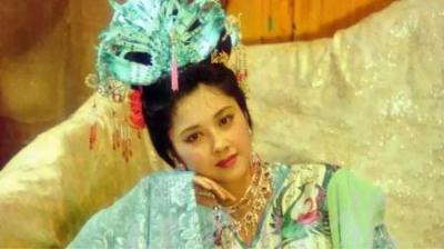 蝎子精敢伤如来，却不敢动女儿国国王分毫，你看她的背后靠山是谁