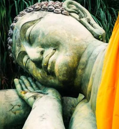 睡佛的象征意义：深度解析