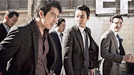 《阿修罗》解说文案一座可笑至极的“假神”
