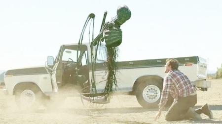 《一路向南》：行车途中遭遇骷髅怪物，男子不知悔改被秒杀，欧美惊悚电影