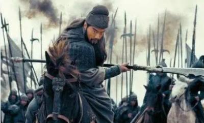 关羽青龙偃月刀和吕布方天画戟是什么实力：哪个更厉害?