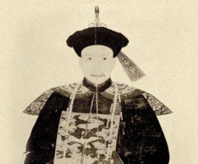 乾隆与和珅：年龄之差背后的师生情谊