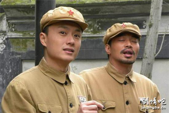 《警察遇到兵》_第1-2集_分集剧情