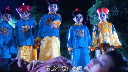 《僵尸福星仔》一群人流落荒岛，却意外碰到了小僵尸《僵尸福星仔》港风放映厅