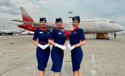 空姐为什么一年四季都穿丝袜？不会臭吗？