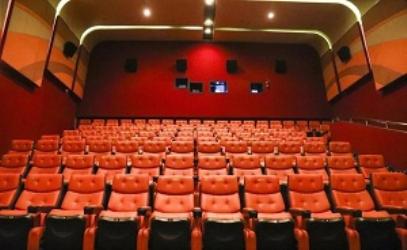 电影结束后不出去，可以去别的厅接着看吗？被抓到是啥后果？