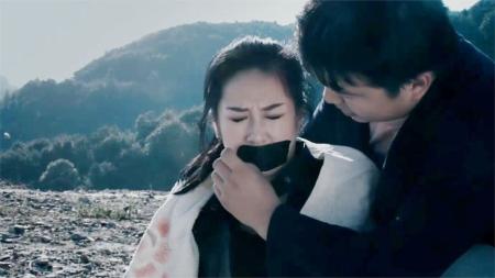 《引火烧身》：女人为了得到一颗钻石，竟不惜被男人绑起来打，国产悬疑短片