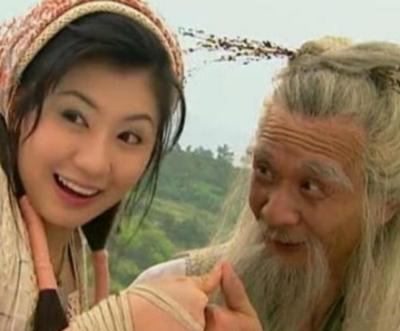 武林高手的较量：天机老人与上官金虹的传奇对决