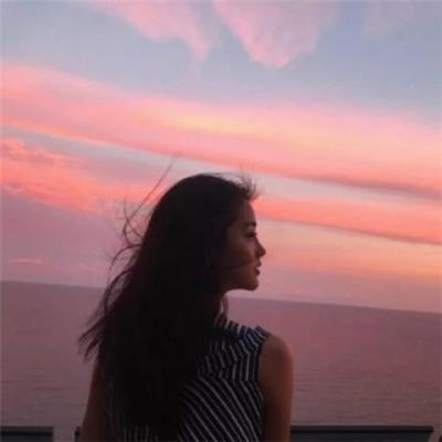 【伤感】文案伤感不被爱男生专用（文案男生短句伤感）