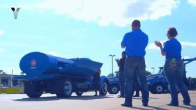 改装一辆1940年的老车，能直接在车上烧烤，这样的车猜猜多少钱