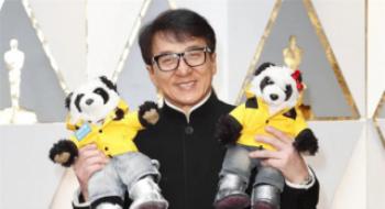 成龙迎70岁生日 一起回首10位中外巨星眼中的成龙