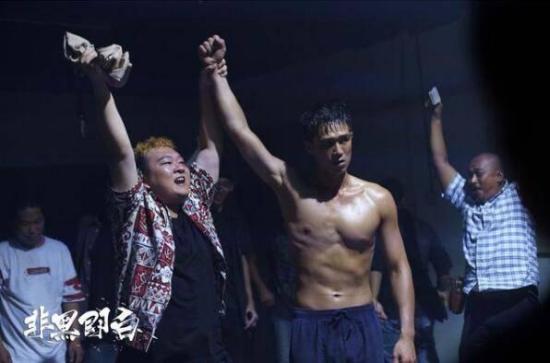 《非黑即白》_第1集_分集剧情