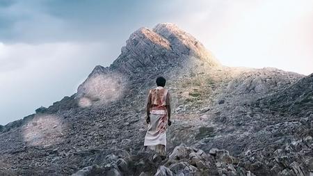 《印度愚公》：妻子因爬山去世，他用20年把山凿穿，传记片《印度愚公》