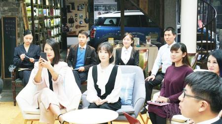 《大微商》解说文案《大微商》：梦想还是要有的，万一实现了呢