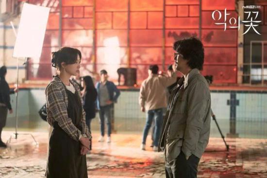 《邪恶之花》_第6集_分集剧情