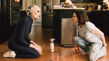 《阿尔法测试》机器人因主人请了保姆醋意大发，竟残忍将保姆杀害《阿尔法测试》