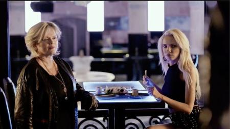 《迪拜的女孩》迪拜女孩女孩走向迪拜，开启自己的捞金之旅，看完震碎三观