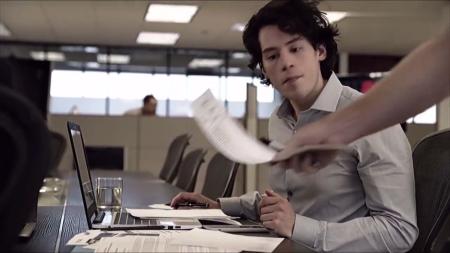 《紧急呼救》外卖里被人投入水银，员工丧失理智纷纷跳楼